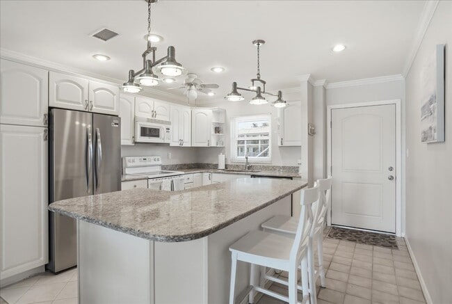 Building Photo - 3330 Gulf of Mexico Dr