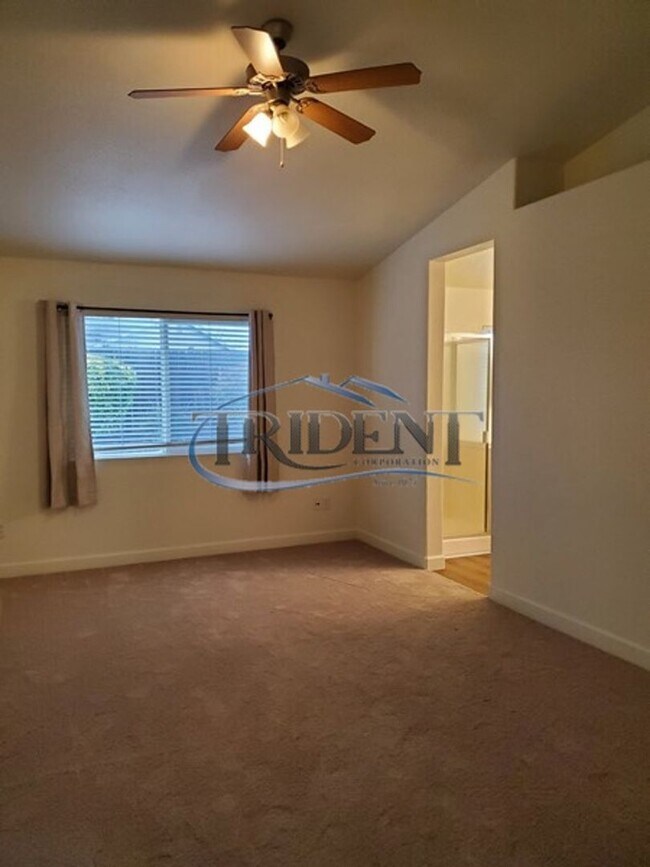 Building Photo - 4 bedroom 2 bath near schools and parks