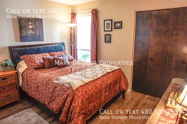 Building Photo - 3229 S Fairfield Dr