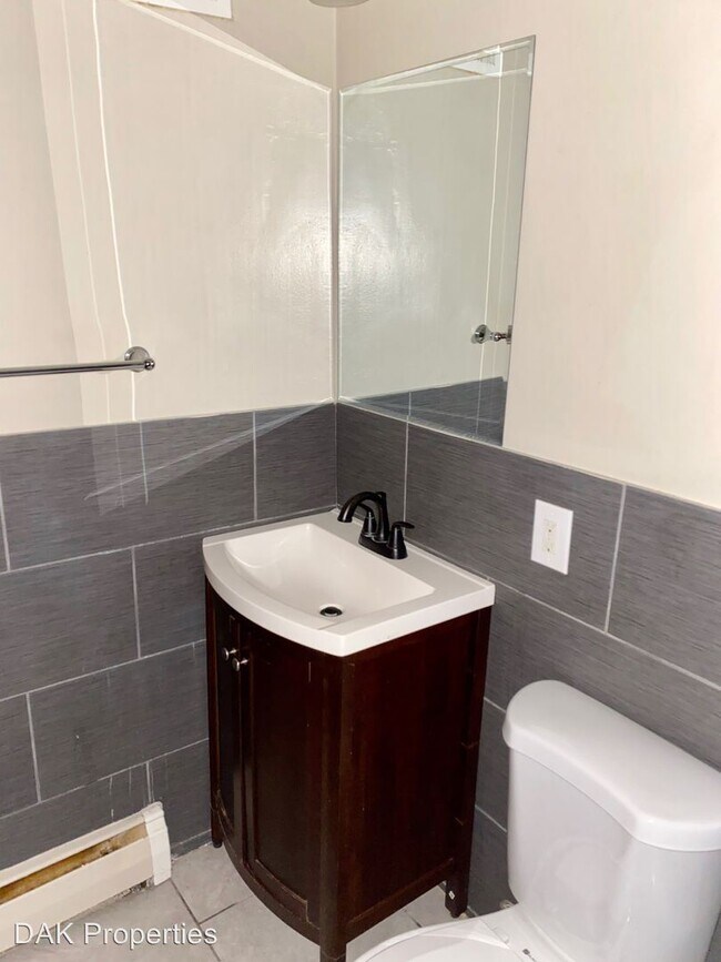 Building Photo - 2425 N Oakland Ave