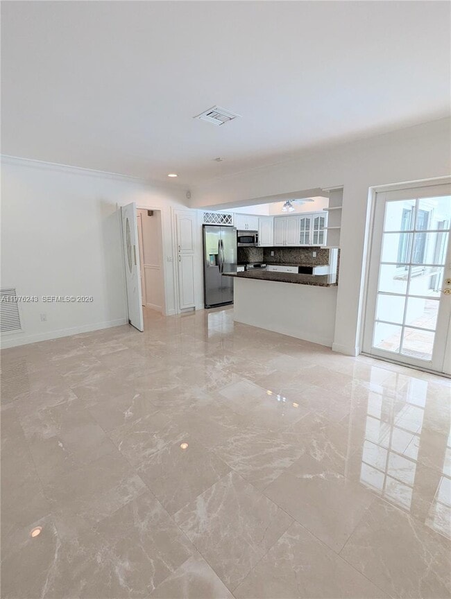 Building Photo - 5920 Maynada St