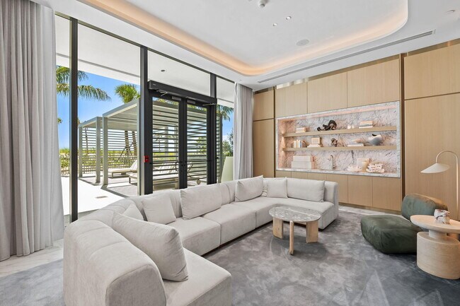 Building Photo - 900 N Ocean Blvd