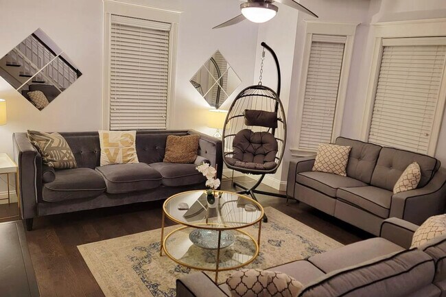 Building Photo - 810 Broadway-SI ID1511377P