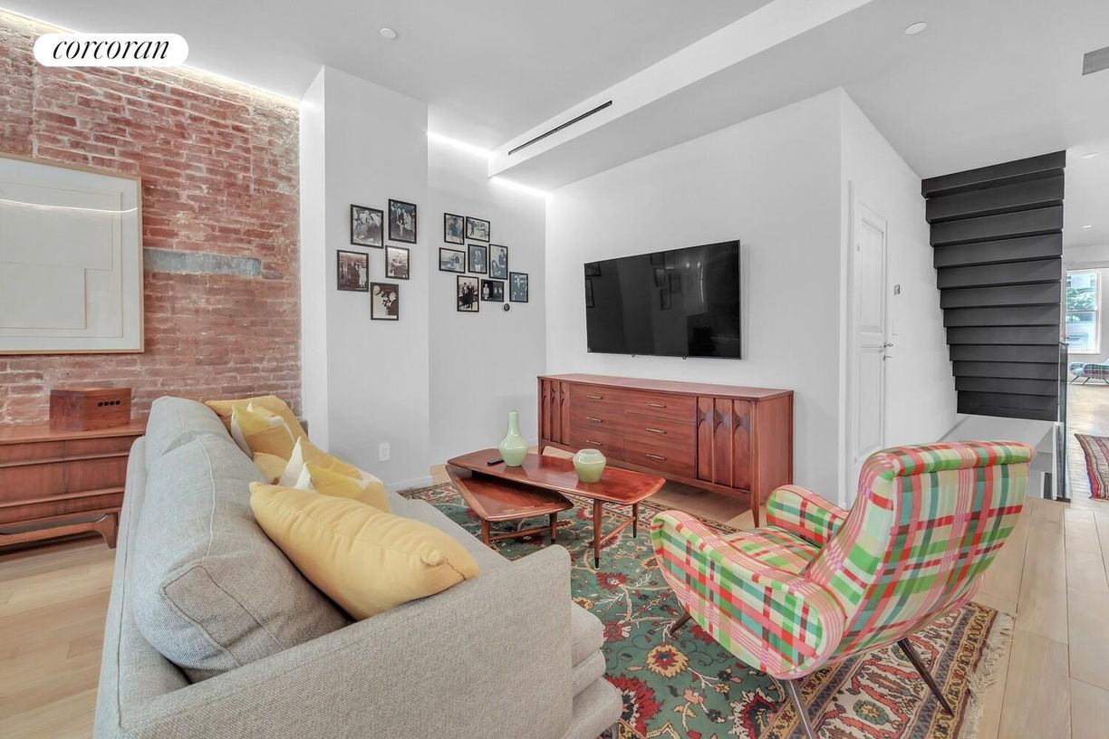 Building Photo - 18 Harrison St