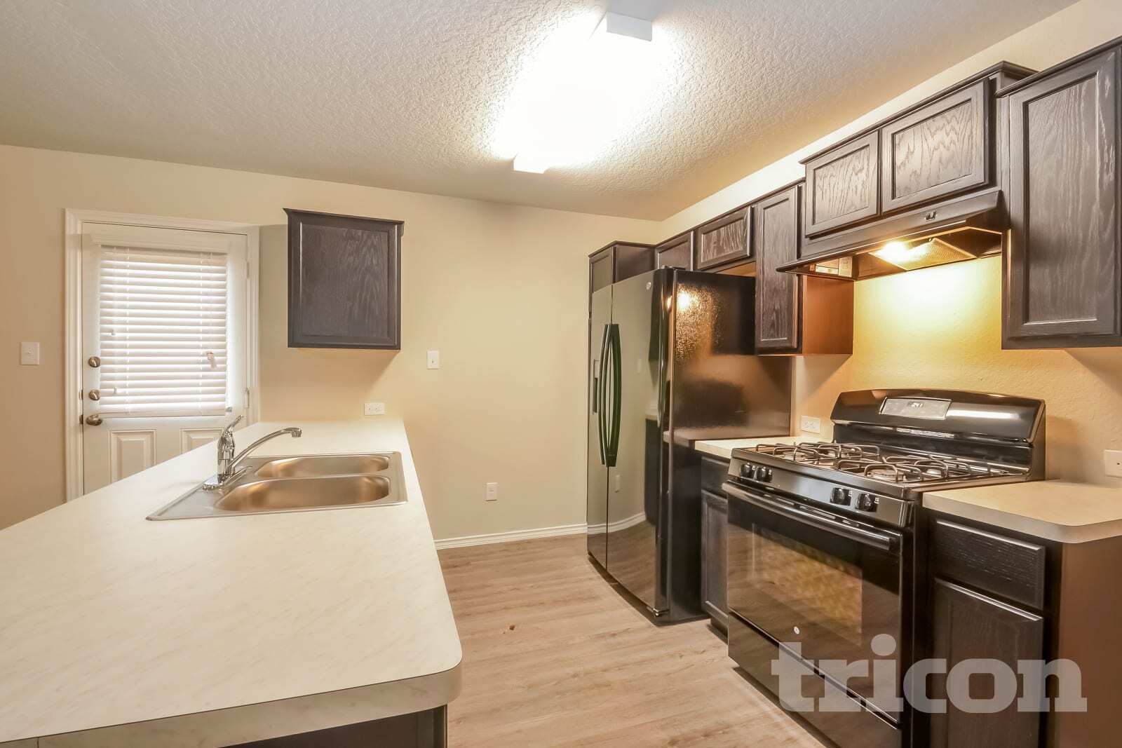 Building Photo - 9726 Marbach Gdn