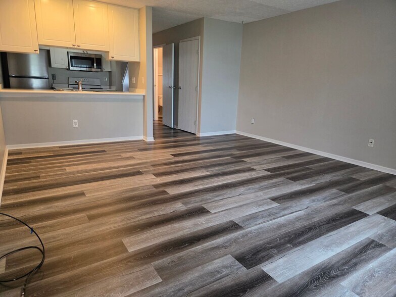 Building Photo - 6696 Axtel Dr