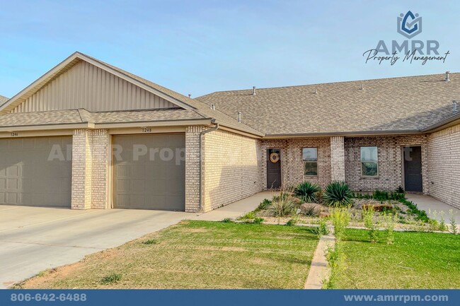 Building Photo - 2 Bedroom Available For Pre-Lease!