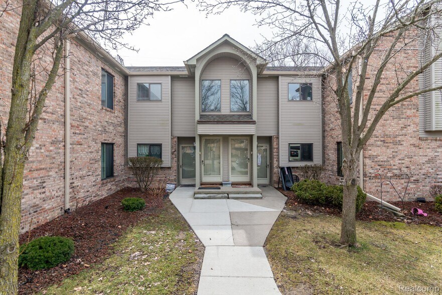 Primary Photo - 42741 Lilley Pointe Dr