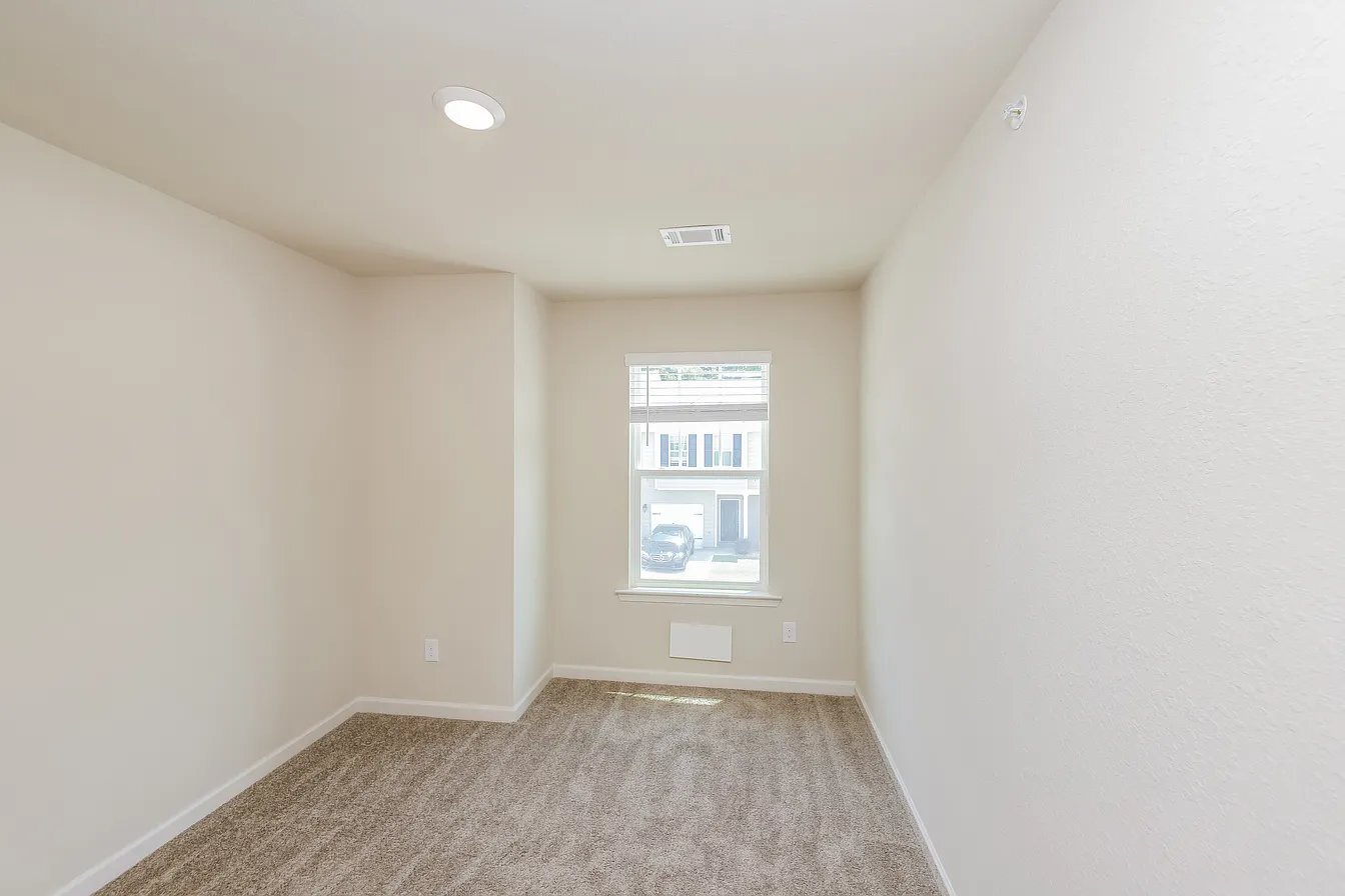 Building Photo - 706 Highwood Ln