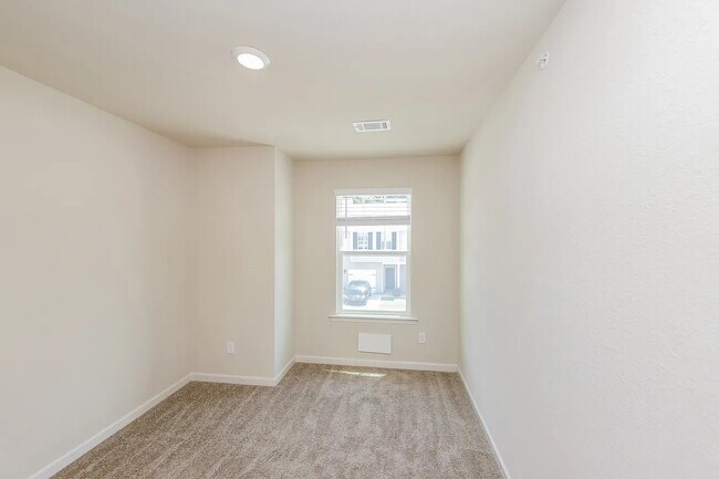 Building Photo - 509 Highwood Ln