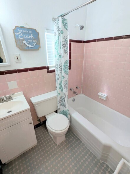 Building Photo - 209 10th St