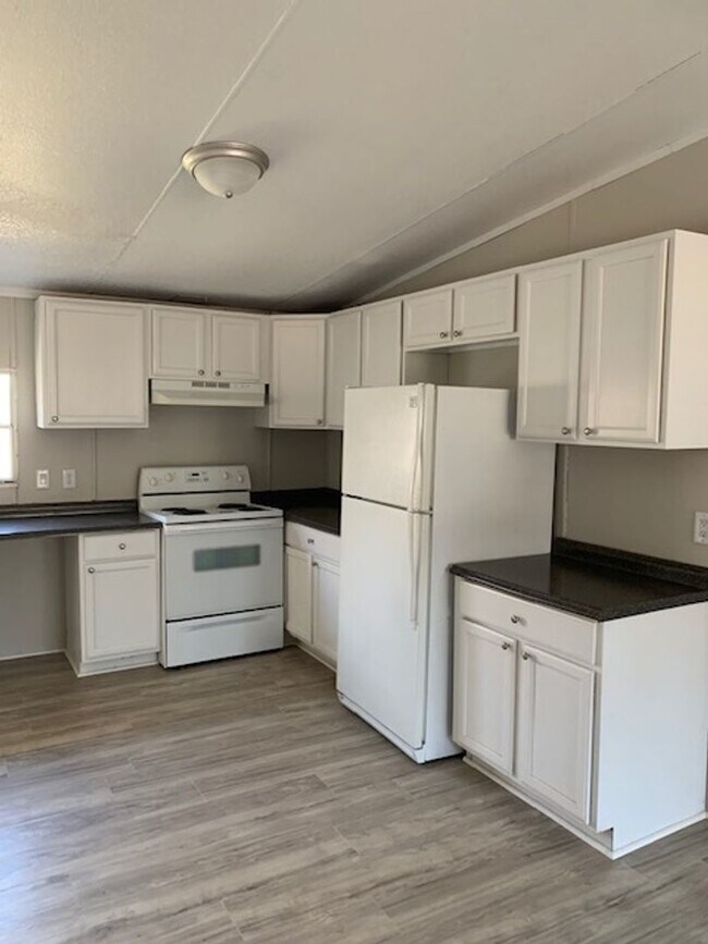 Building Photo - single family home