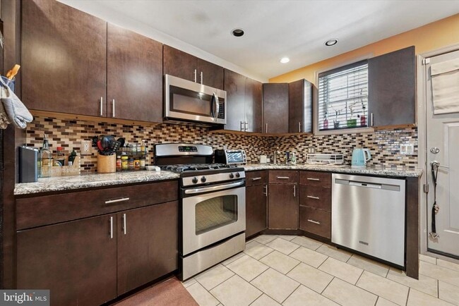 Building Photo - 2423 S Bancroft St