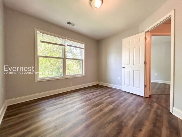 Building Photo - 838 Ridge Ave NW