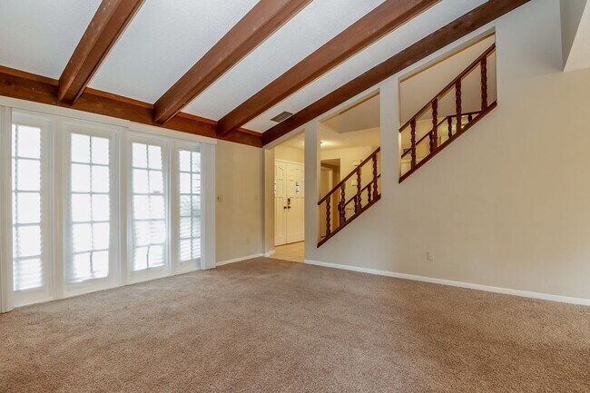 Building Photo - 15801 Knollview Dr