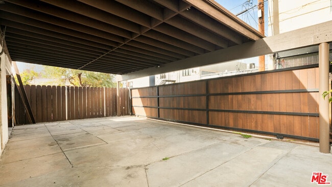 Building Photo - 637 N Alta Vista Blvd