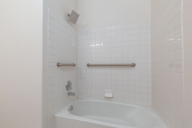 Building Photo - 1st floor unit with garage in gated Hender...