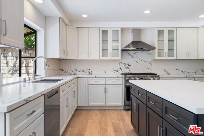 Building Photo - 6143 Lake Lindero Dr