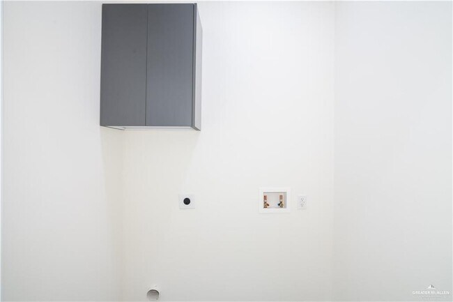 Building Photo - 24 Stablewood