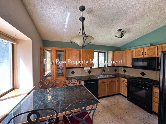 Building Photo - "Charming 3-Bedroom Retreat with 2 Full Baths in Conifer"