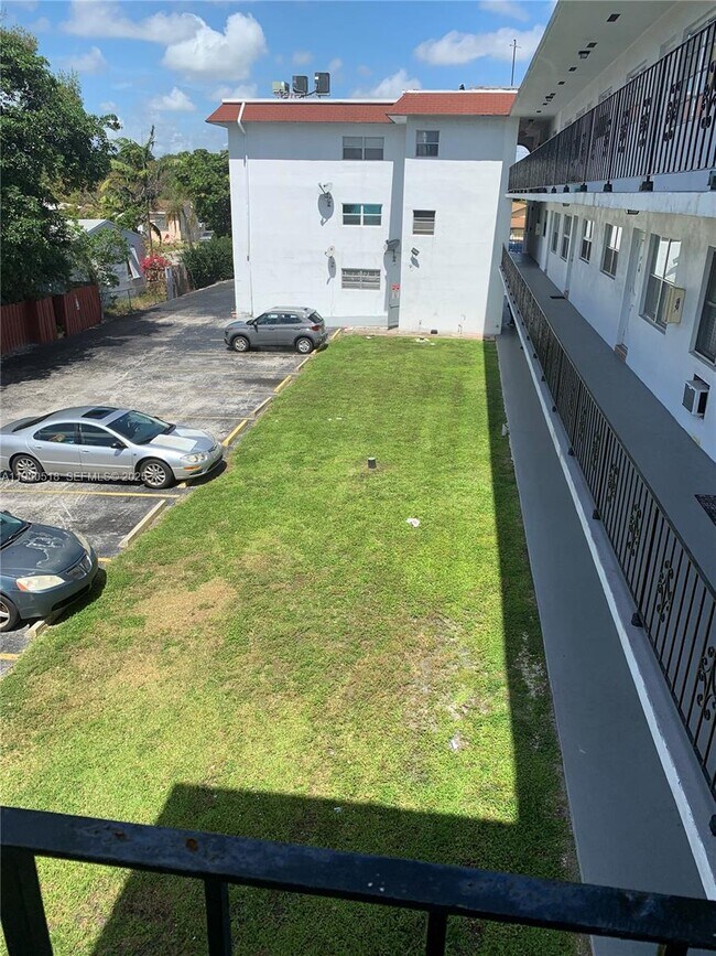 Building Photo - 2420 Johnson St