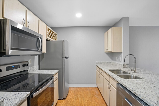 Building Photo - 8516 Island Breeze Ln