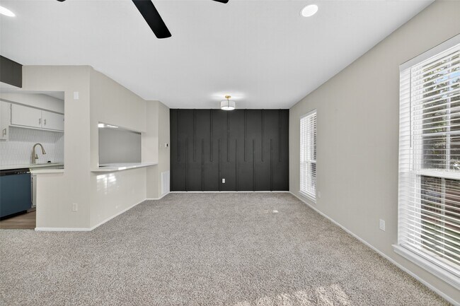 Building Photo - 6410 Del Monte Dr