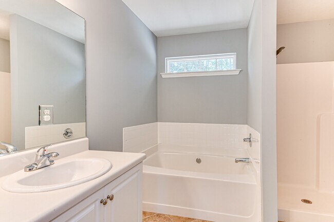 Building Photo - 1231 Pinnacle Dr