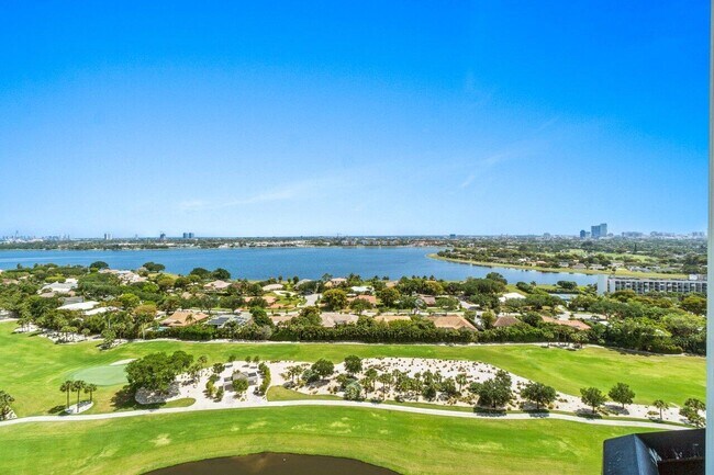 Building Photo - 1900 Consulate Pl