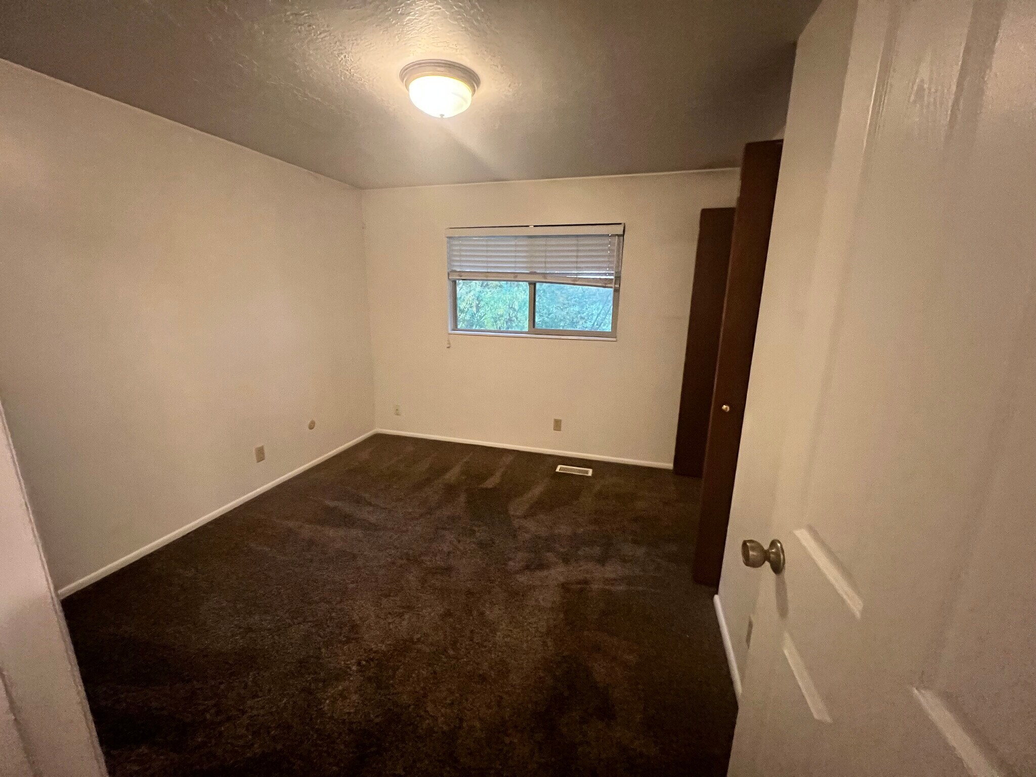 Building Photo - 689 E 2300 N