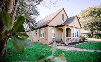 Building Photo - 2002 Milam St