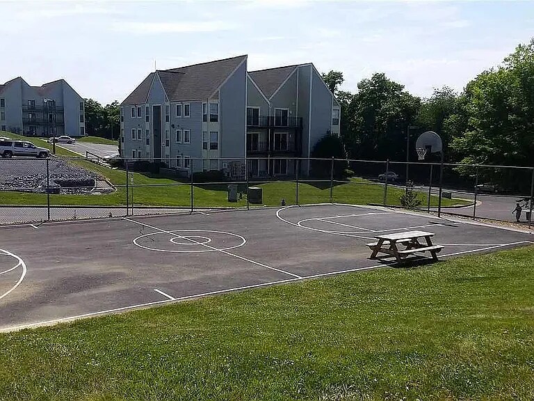 Building Photo - 1390 Hunters Rd