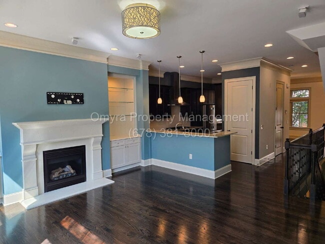 Building Photo - Gorgeous Townhouse near Ansley Mall!