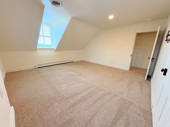 Building Photo - 135 S Duke St