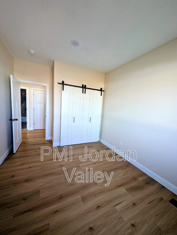 Building Photo - 408 RIGDON St