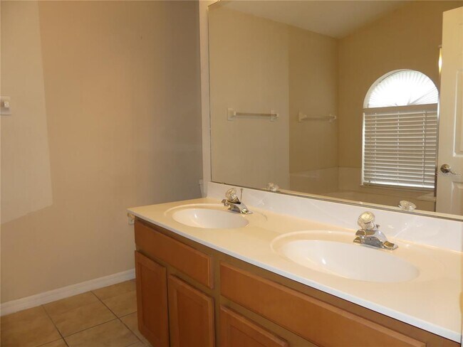 Building Photo - 5539 San Gabriel Way