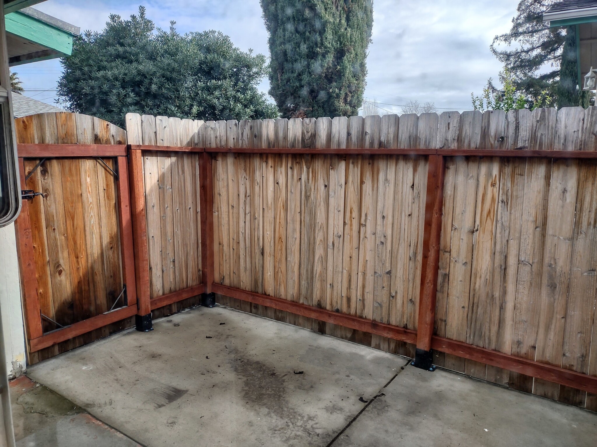 Building Photo - 3060 Ponderosa Dr