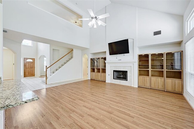 Building Photo - 1230 Heppner Dr