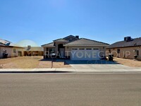 Building Photo - Three Bedroom Home - Casa de 3 Recamaras