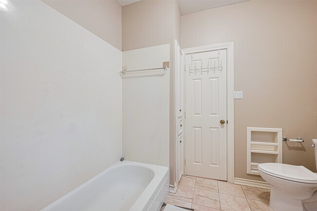 Building Photo - 3665 Maranatha Dr
