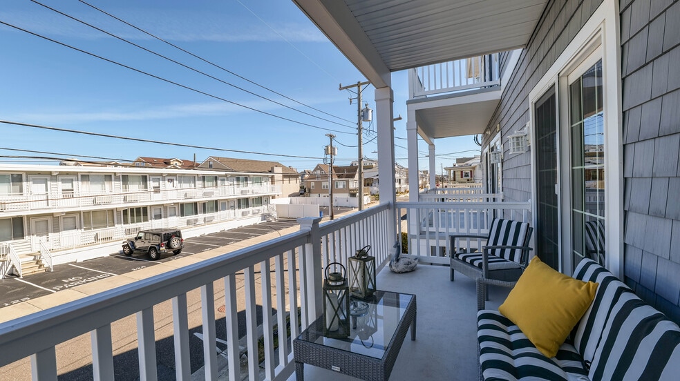 Building Photo - 210 N Madison Ave