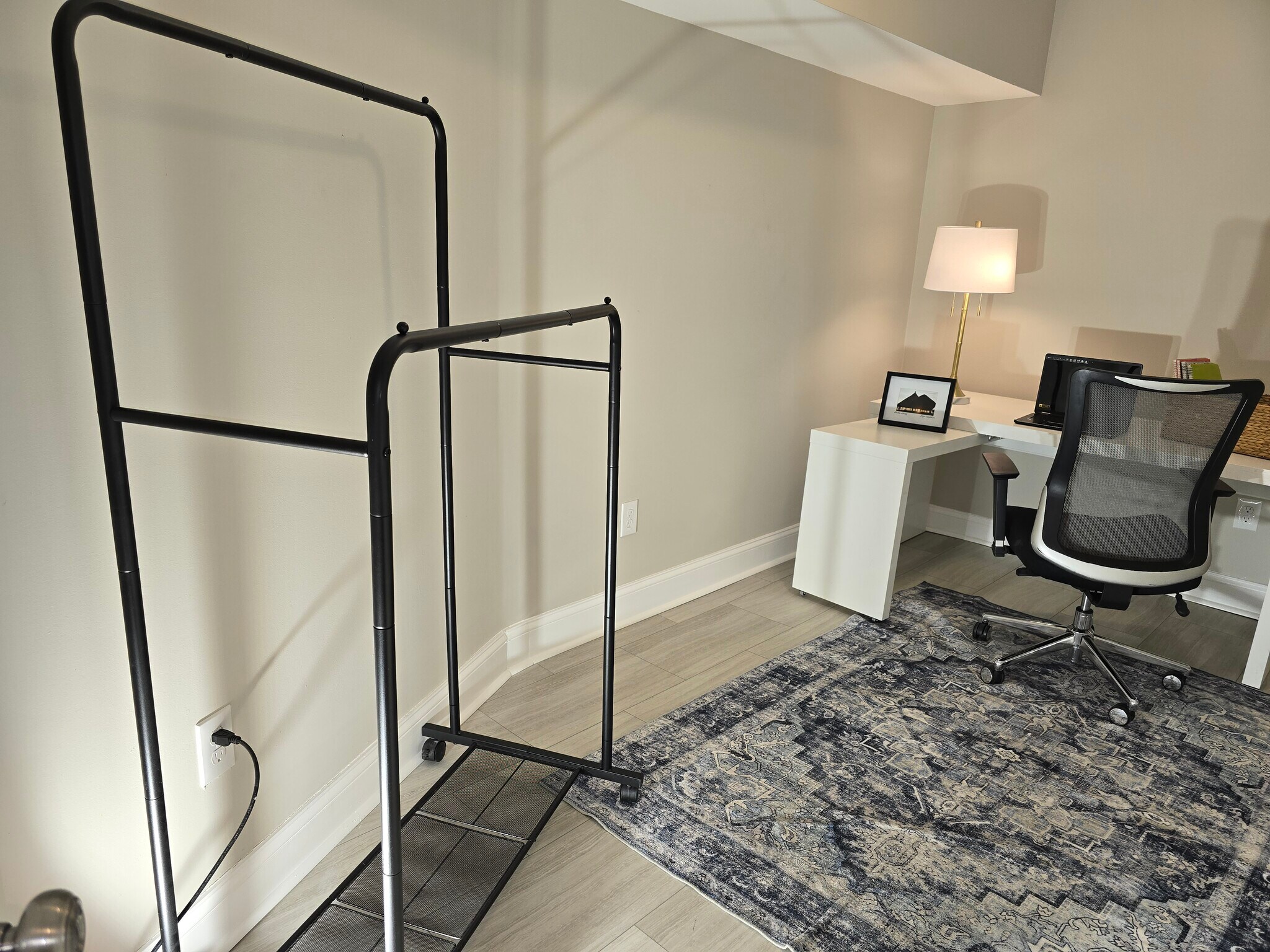 Building Photo - 2424 Linden Ave