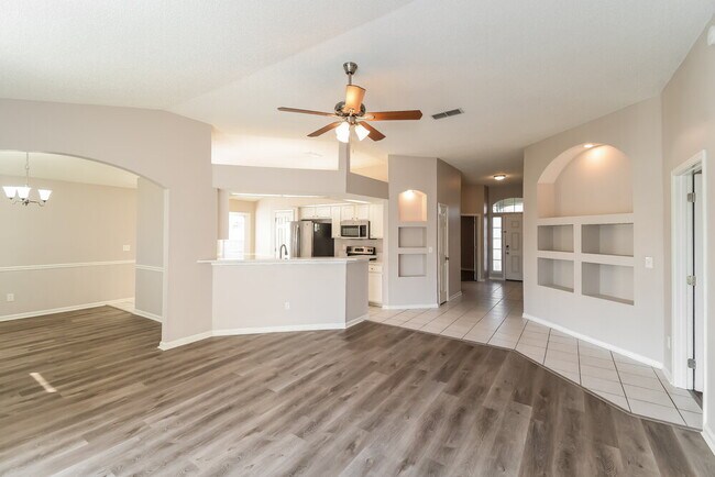 Building Photo - 337 Island View Cir