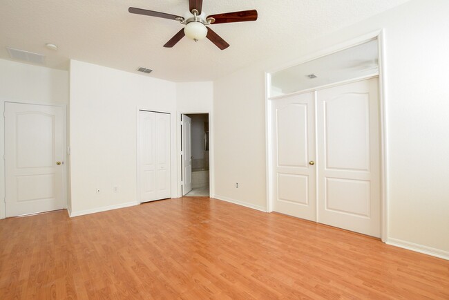 Building Photo - AMAZING 4 Bed 2 Bath Home For Rent in Sanf...