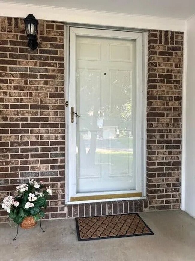 Building Photo - GORGEOUS RENOVATED HOME