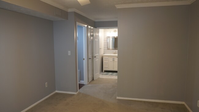 Building Photo - 710 Park Ridge Cir