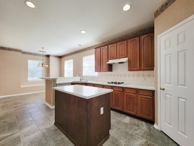 Building Photo - 11147 Carriage Lake Dr