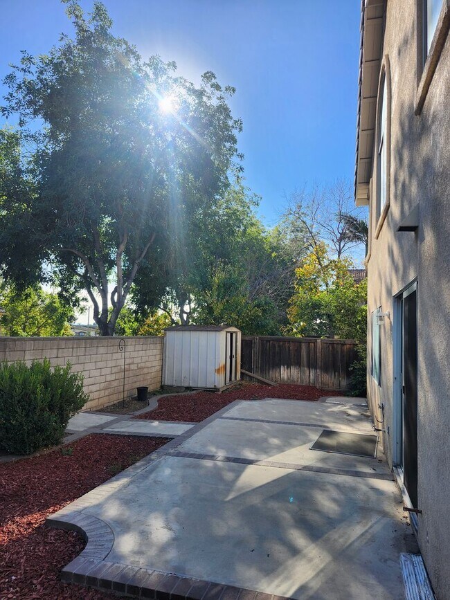 Building Photo - Spacious 4-Bedroom Home in a Prime Location