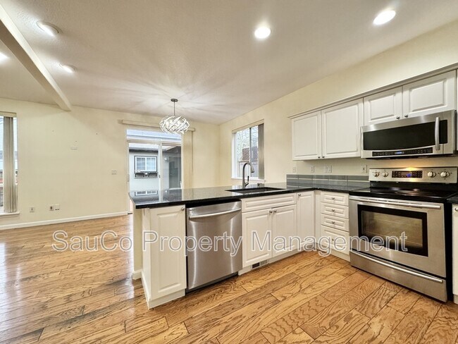 Building Photo - 255 NE 74th Ave