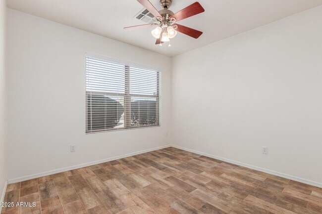 Building Photo - 10537 W Donald Dr